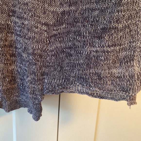 ✨ANY 2 FOR 15 ANY 3 FOR 20✨ Blue Distressed Batwing Sweater - Picture 4 of 9